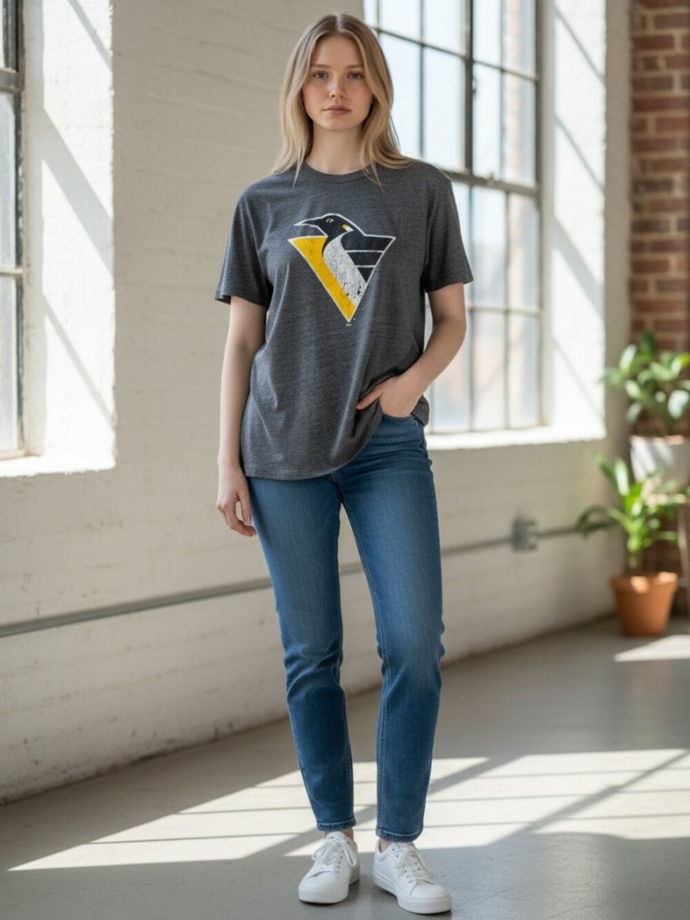 Fanatics NHL Pittsburgh Penguins Heather Gray Distressed Logo Tee‎